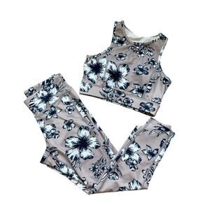 Women’s Activewear Set Navy Blue White Tan Floral Print Leggings Workout Bra Top
